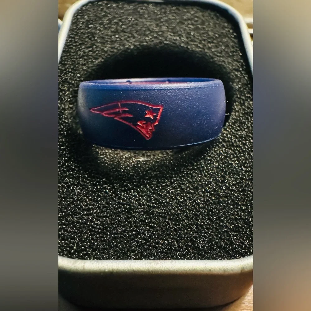 Groove Life NFL Patriots Silicone Ring Size 8 NIB